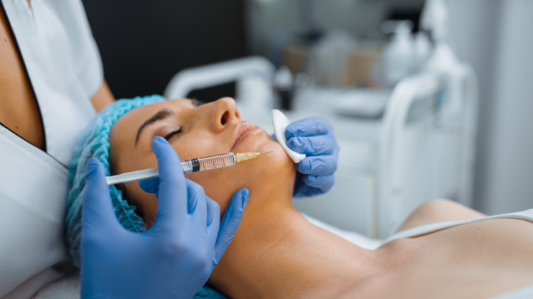 הזרקות בפנים (צילום: אינגאימג')