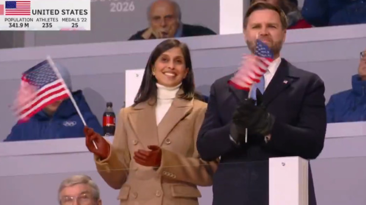 ג'יי די ואנס ואשתו אושה באולימפיאדת החורף באיטליה (צילום: צילום מסך רשת X)