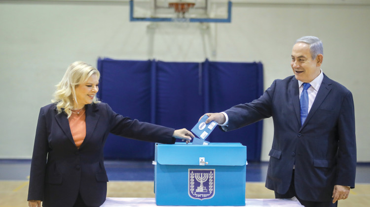 בנימין ושרה נתניהו בקלפי (צילום: מרק ישראל סלם, פול)