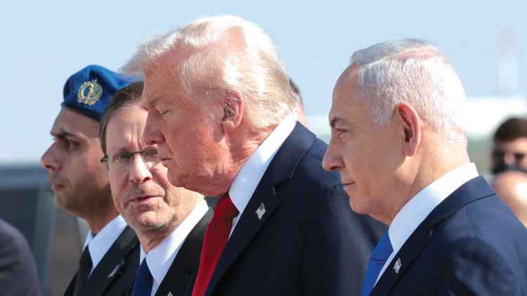 בנימין נתניהו, דונלד טראמפ ויצחק הרצוג, 13.10.25 (צילום: רויטרס)