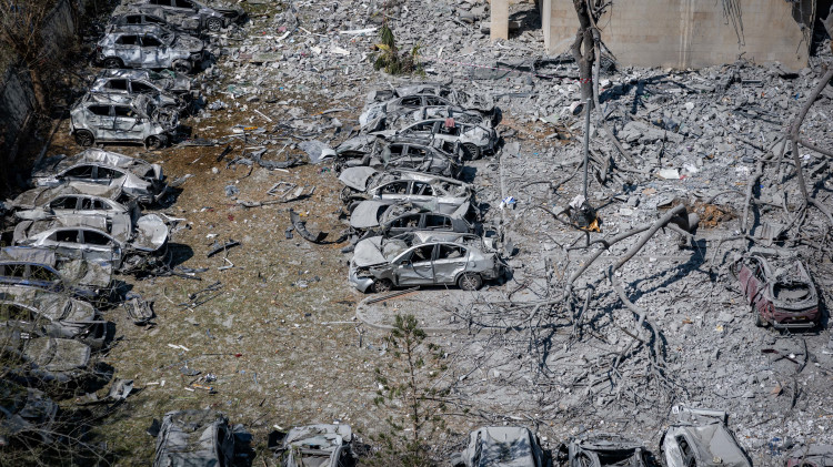 זירת ההרס בבאר שבע לאחר פגיעת הטיל מאיראן  (צילום: יונתן זינדל פלאש 90)