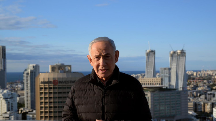 בנימין נתניהו על גג הקריה  (צילום: אבי אוחיון לעמ)