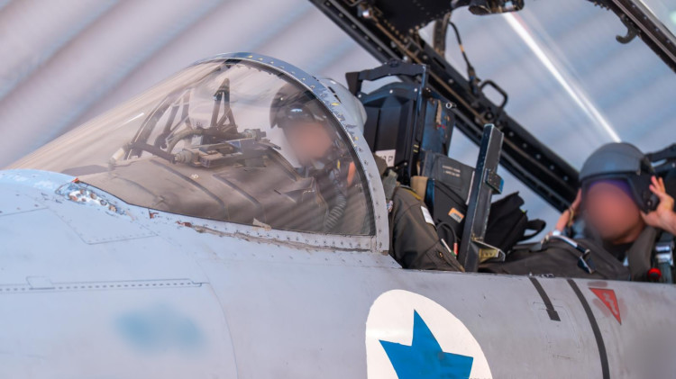 טייסי חיל האוויר חוזרים מתקיפה באיראן  (צילום: דובר צה"ל)