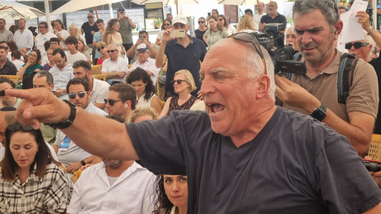 אייל אשל זועק על סמוטריץ' (צילום: אבי רוקח)