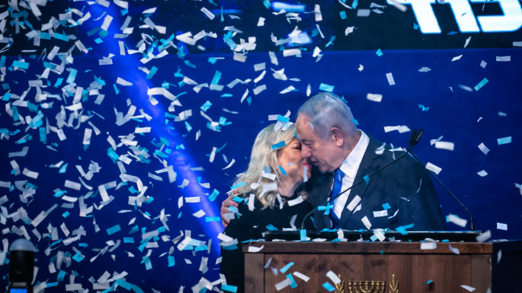 בנימין נתניהו ושרה בערב הניצחון בבחירות בשנת 2020 (צילום: Olivier Fitoussi/Flash90)