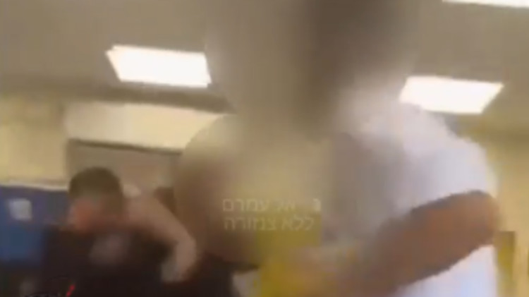 הקטטה בבית הספר בחולון (צילום: דניאל עמרם ללא צנזורה)