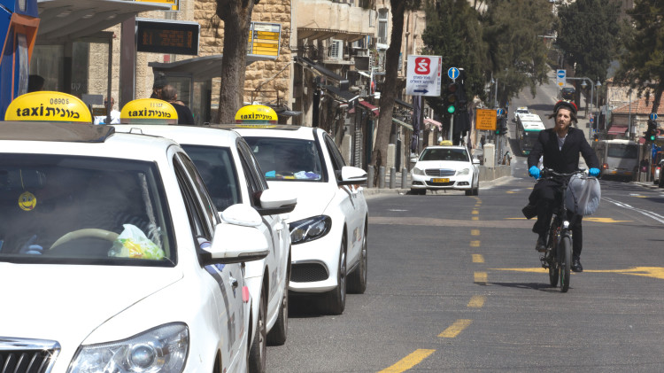מוניות (צילום: נתי שוחט פלאש 90)