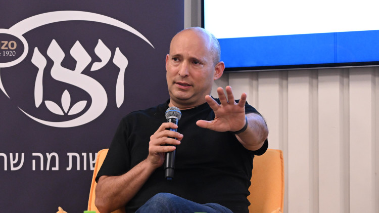 נפתלי בנט בכנס הנשים של ויצו לקראת הבחירות (צילום: אבשלום ששוני)