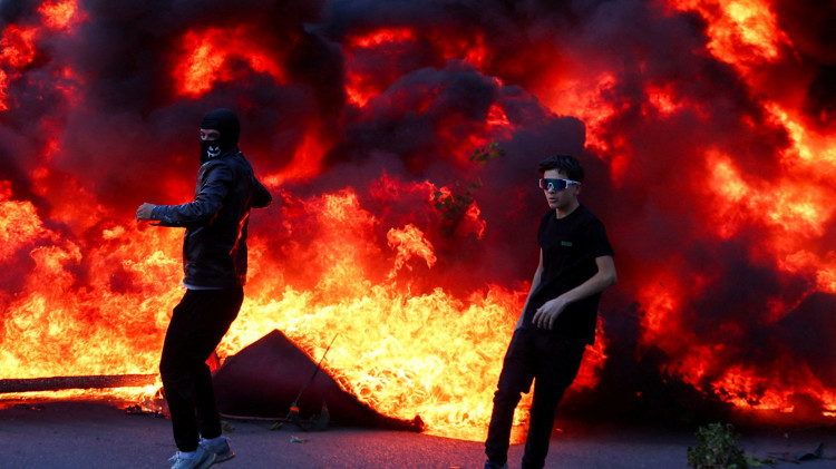 מחאת סטודנטים באלבניה (צילום: REUTERS)