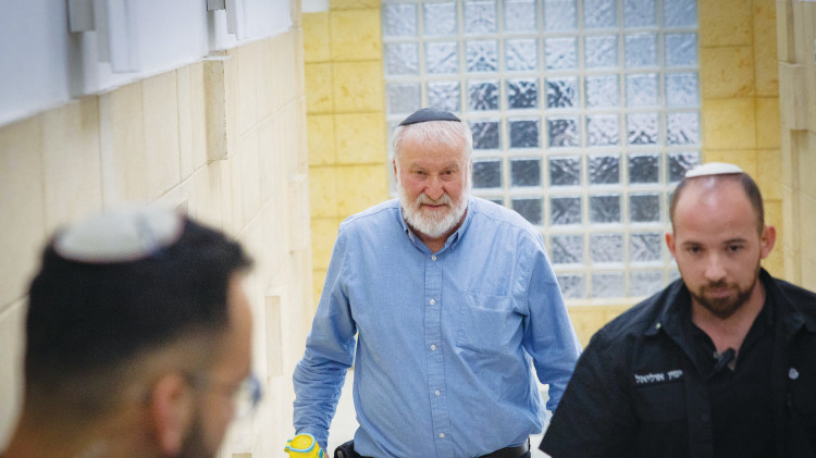 אביחי מנדלבליט בבית המשפט המחוזי בירושלים (צילום: יונתן זינדל, פלאש 90)