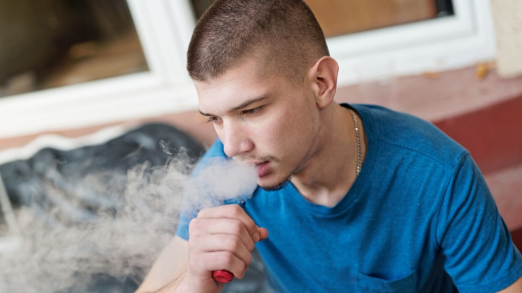 אידוי קנאביס. סכנת אי ספיקת ריאות ומוות (צילום: שאטרסטוק)