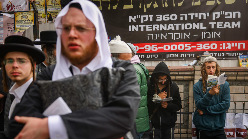 מתפללים באומן בראש השנה (צילום: חיים גולדברג פלאש 90)