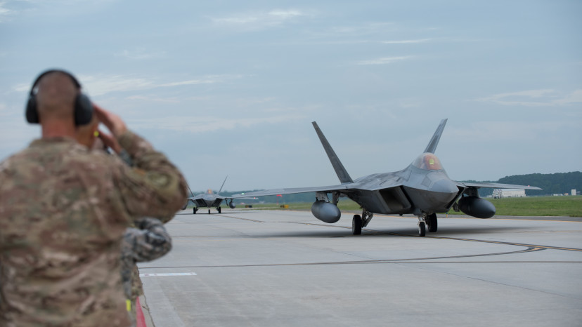 חיל האוויר האמריקאי בבסיס אל־עודייד (צילום: Kaylee Dubois/U.S. Air Force/Handout via REUTERS)