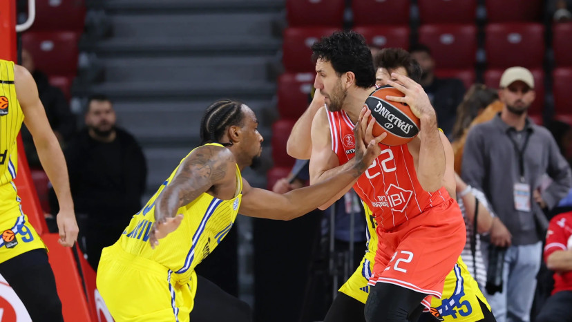 ואסילייה מיציץ', שחקן הפועל תל אביב (צילום: אודי ציטיאט)