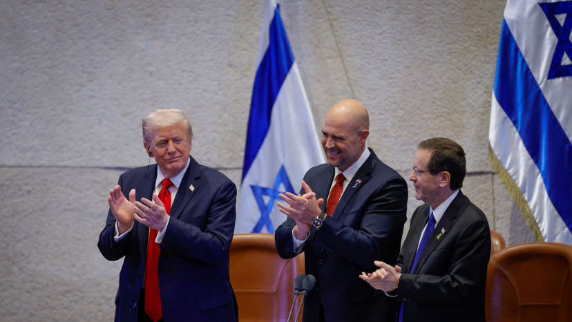 יצחק הרצוג, אמיר אוחנה ודונלד טראמפ במליאת הכנסת (צילום: נועם מושקוביץ, דוברות הכנסת)