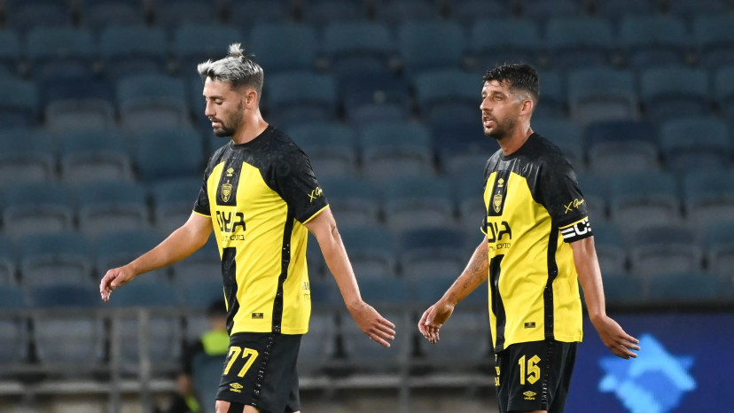 דור מיכה, עומר אצילי שחקני בית"ר ירושלים מאוכזבים (צילום: ברני ארדוב)