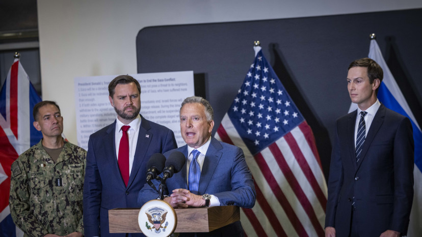 קושנר, ויטקוף וואנס בבסיס האמריקאי בקרית גת (צילום: חיים גולדברג פלאש 90)