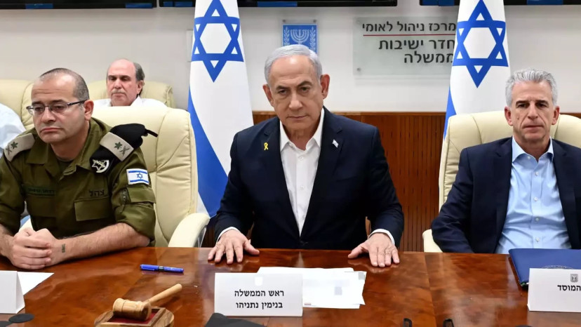 דדי ברנע, בנימין נתניהו, רומן גופמן (צילום: אבי אוחיון, לעמ)