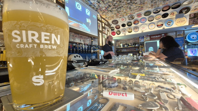 מלצר (צילום: ניר קיפניס)