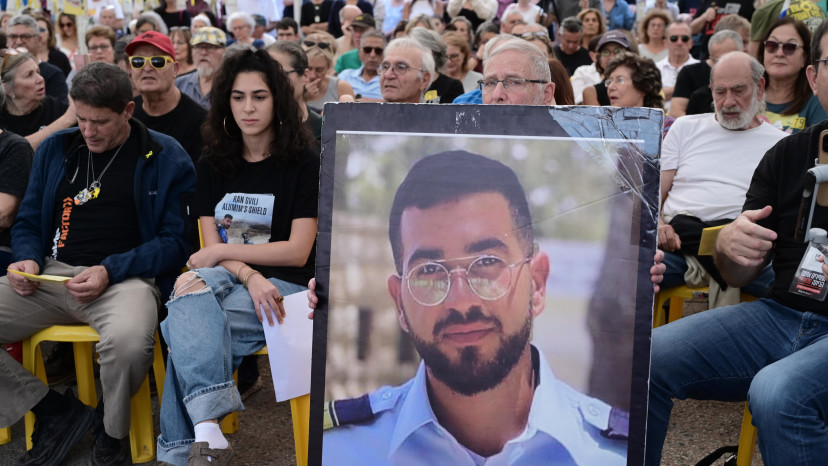 קבלת-שבת לרן גואילי בכיכר החטופים (צילום: מטה משפחות החטופים והנעדרים)