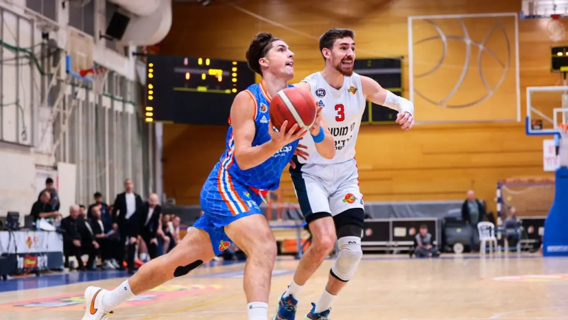 אדם אריאל, מכבי רמת גן (צילום: אתר רשמי, אילי ארז באדיבות מכבי קבוצת כנען רמת גן)