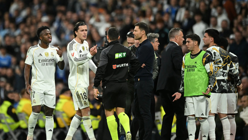 מאמן ריאל מדריד צ'אבי אלונסו עם אלברו קרראס (צילום: GettyImages, Denis Doyle)