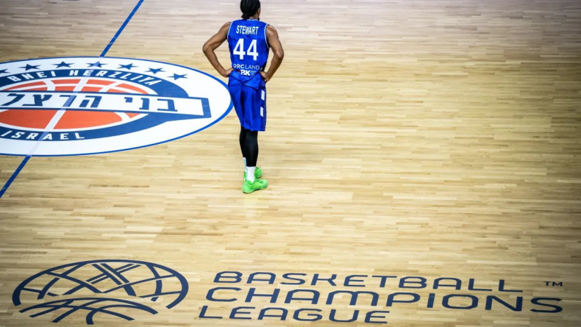 אלייז'ה סטיוארט (צילום: אתר רשמי, אתר פיב"א)