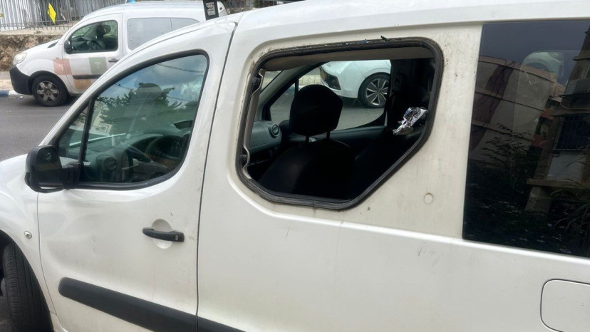 החלון המנופץ של הרכב של משפחת חימל (צילום: ללא)