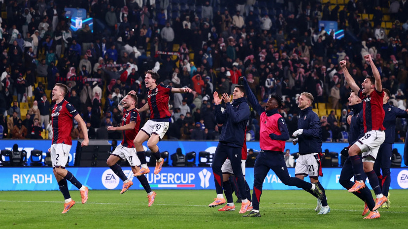 שחקני בולוניה חוגגים (צילום: רויטרס)