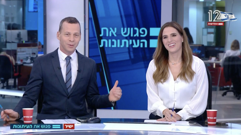 דפנה ליאל מגישה עם עמית סגל את "פגוש את העיתונות" בערוץ 12 (צילום: צילום מסך ערוץ 12)