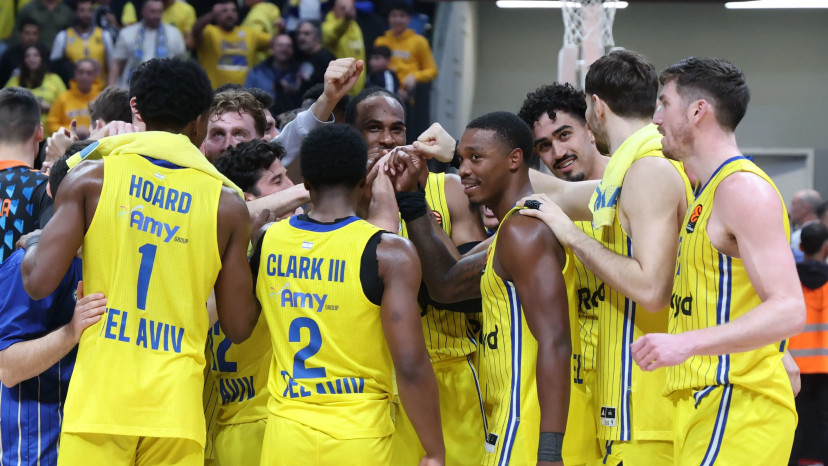 שחקני מכבי תל אביב (צילום: דני מרון)