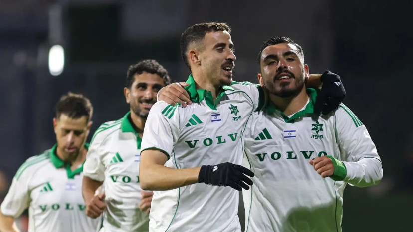 איתן אזולאי שחקן מכבי חיפה חוגג שער, איתו דולב חזיזה (צילום: קובי אליהו)