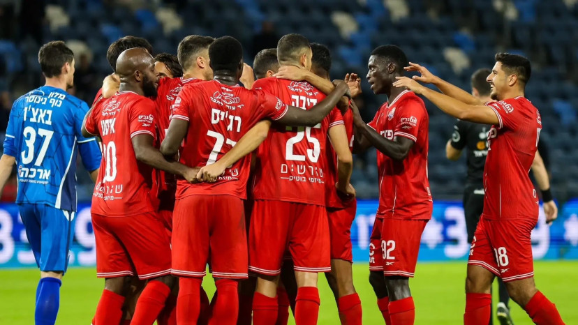 שחקני הפועל חיפה חוגגים (צילום: קובי אליהו)