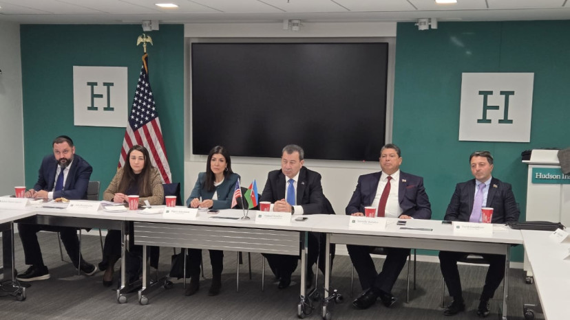 הרב איסייב בביקורו האחרון בושינגטון (צילום:  מזכירות הקהילה הספרדית בבאקו)