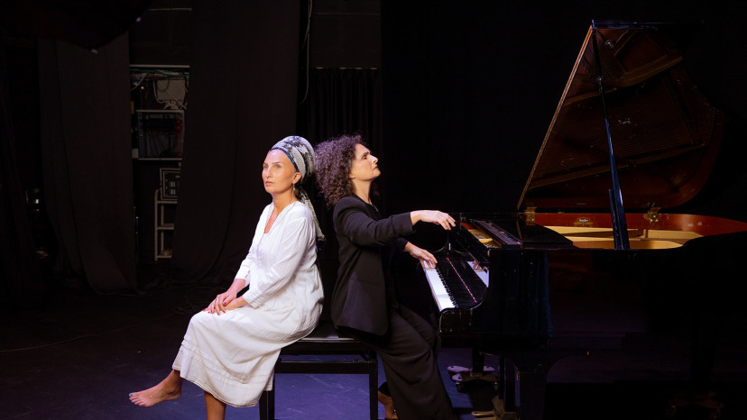 שתי נשים. שני עולמות. מדינה אחת (צילום: טל אלקבס)