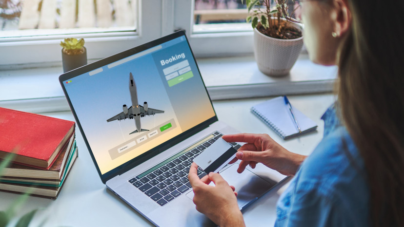 הזמנת כרטיסי טיסה (צילום: שאטרסטוק)