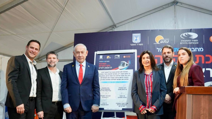 בנימין נתניהו, מירי רגב, בצלאל סמוטריץ'  - הארכת הקו האדום של הרכבת הקלה (צילום: דוברות משרד התחבורה)