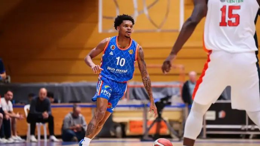 דאבל דאבל מרשים. רונאלדו סגו (צילום: אתר רשמי, אילי ארז באדיבות מכבי קבוצת כנען רמת גן)