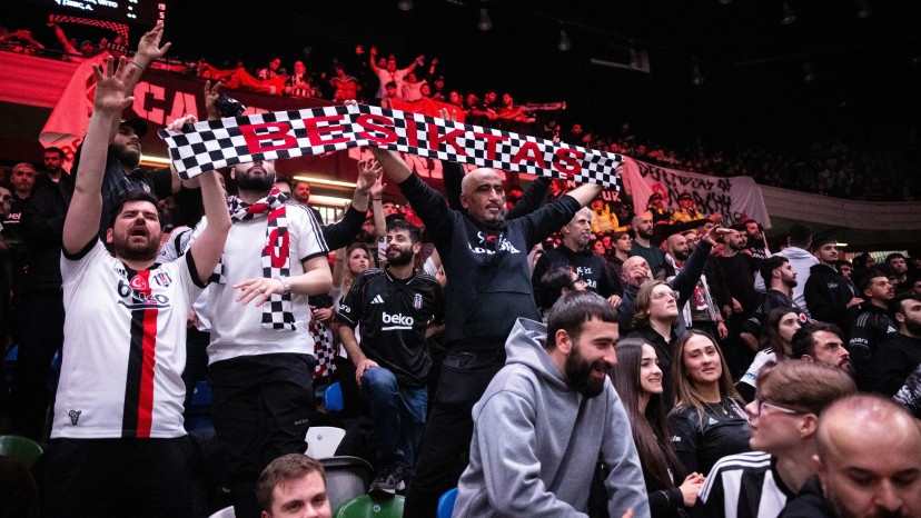 אוהדי בשיקטאש (צילום: GettyImages)