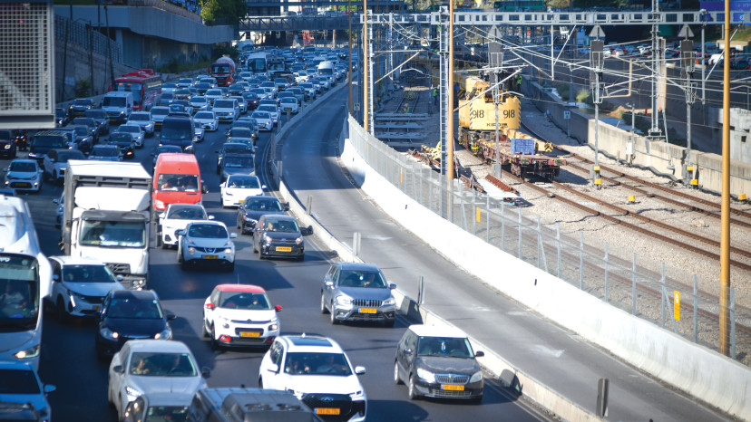 פקקים באיילון (צילום: אבשלום ששוני)