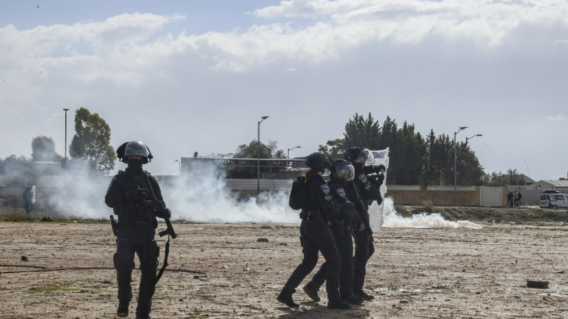 המשטרה פועלת בתראבין  (צילום: דודו גריספן, פלאש 90)