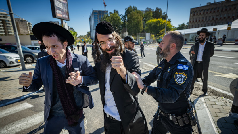 הפגנות חרדים בתל השומר, שניים נעצרו (צילום:  אריק מרמור, פלאש 90)