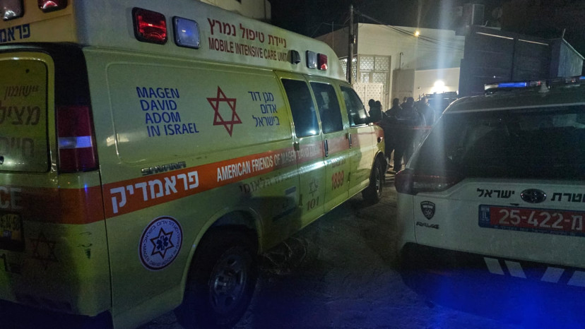 משטרה ומד"א בזירת הירי בנצרת (צילום: תיעוד מבצעי מד"א)