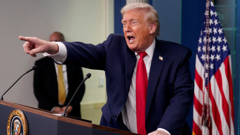 דונלד טראמפ במהלך מסיבת העיתונאים  (צילום: רויטרס)