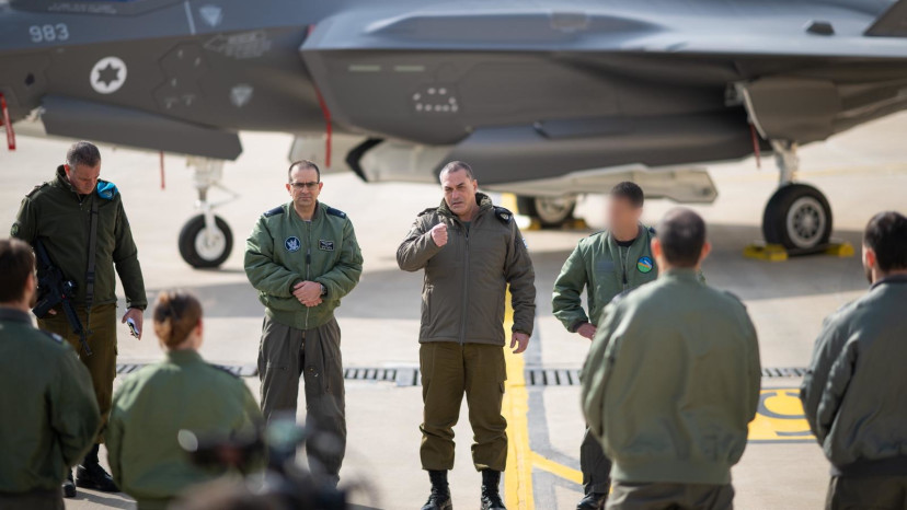 אייל זמיר בבסיס נבטים (צילום: דובר צה"ל)