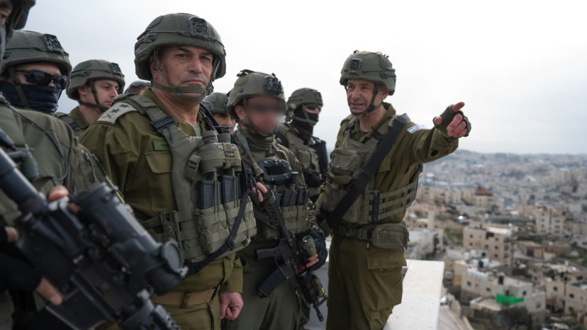 חיילי צה"ל והרמטכ"ל בשטח (צילום: דובר צהל)