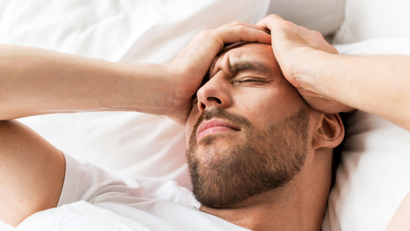 כאב ראש לפני השינה (צילום: אינג'אימג')