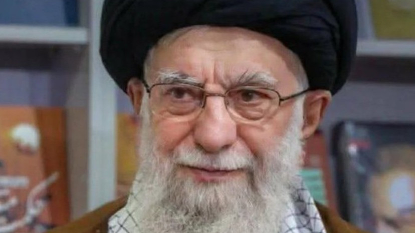 חמינאי שותה תה (צילום: רשתות חברתיות)