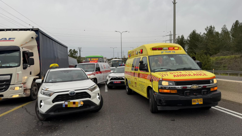 התאונה בצומת מודיעין מכבים-רעות (צילום: תיעוד מבצעי מד"א)