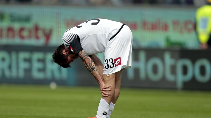 רנזטי עם ראש כפוף. צ'זנה ירדה (צילום: צילום: Gettyimages)